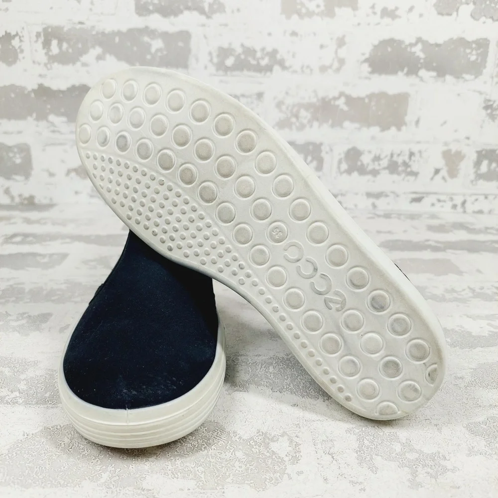NEW ECCO Slip On Sneakers Women 5 Black Canvas Comfort Casual Chic M540